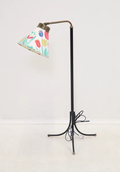 Josef Frank, golvlampa, höj/sänkbar samt justerbar, metall/mässing, "Modell 1842", Svenskt Tenn.