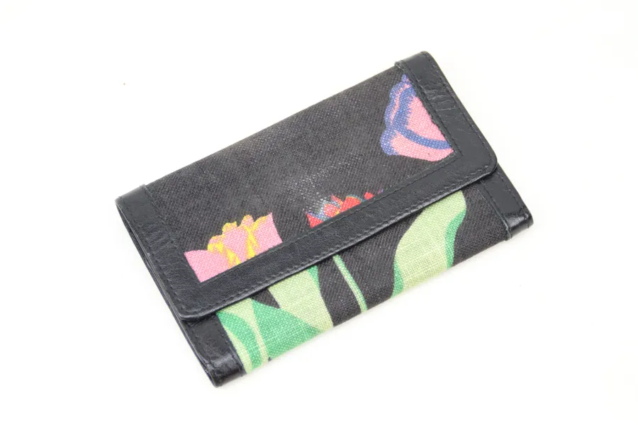 Josef Frank, plånbok, textil, läderdetaljer, "Under ekvatorn", Firma Svenskt Tenn.