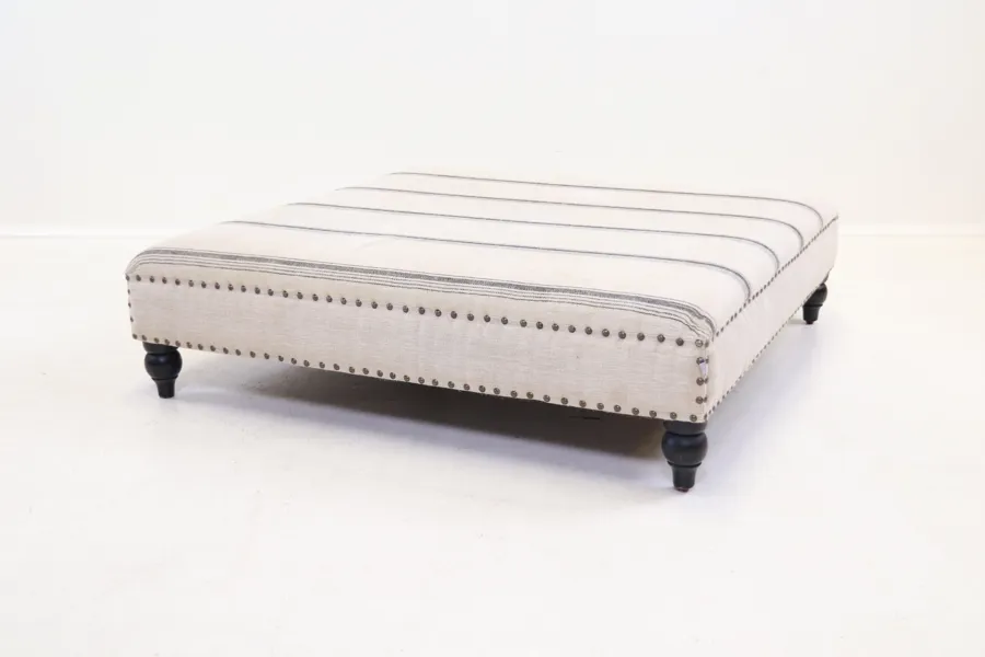 Sittpuff, textil/trä, "Mangalor", Jotex.