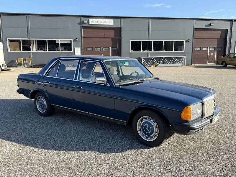 Mercedes-Benz 200 W123, sedan, diesel, 1985.