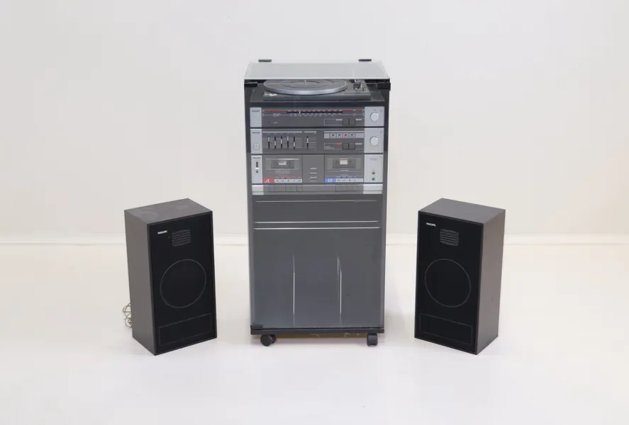 Stereosystem, Philips F1552/90, samt ett par högtalare, Philips.