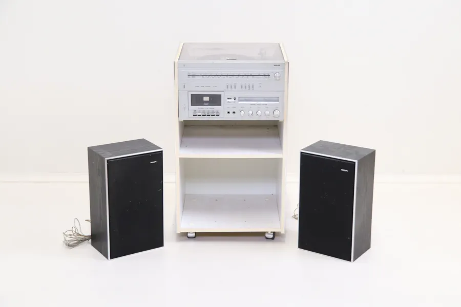 Stereosystem, F1320/90, samt ett par högtalare, Philips ST1931/12R.