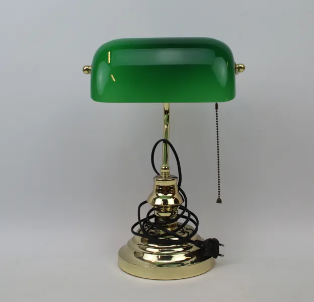 Bordslampa sk. Bankirlampa, mässing/glas, samtida.