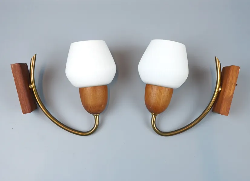 Vägglampor, ett par, glas/teak.
