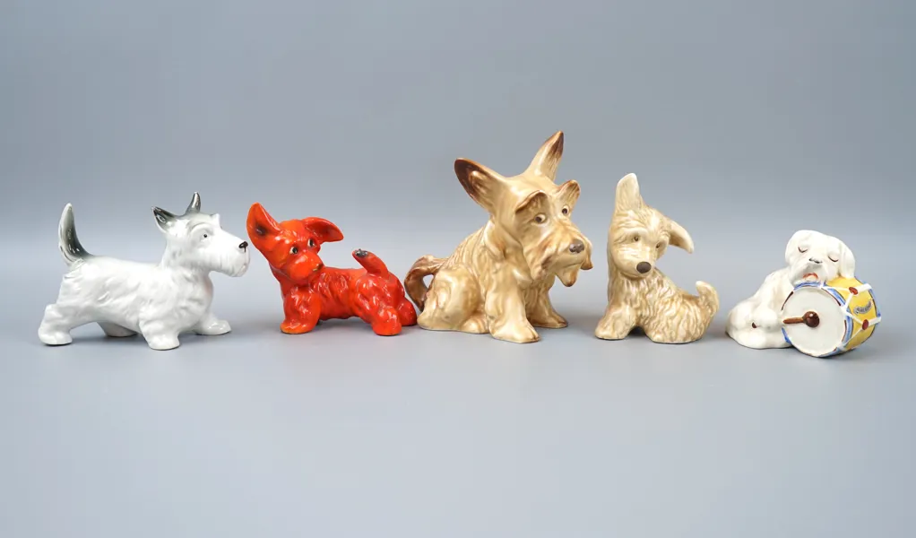 Figuriner, hundar, 5 st, porslin, bl.a Sylvac och Beswick.