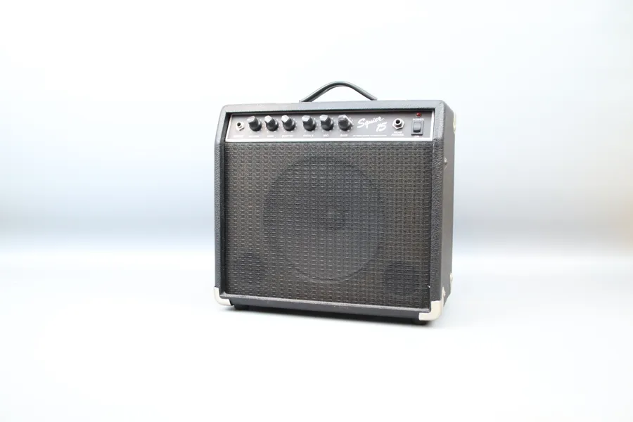Elgitarr förstärkare, Squire 15, Fender Musical Industries Corp.