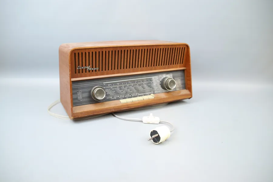 Radio, Luxor.