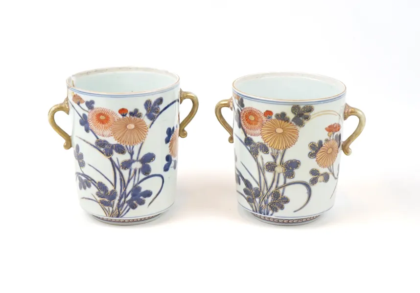 Urnor, ett par, porslin, Imari, Japan, 1700-tal.