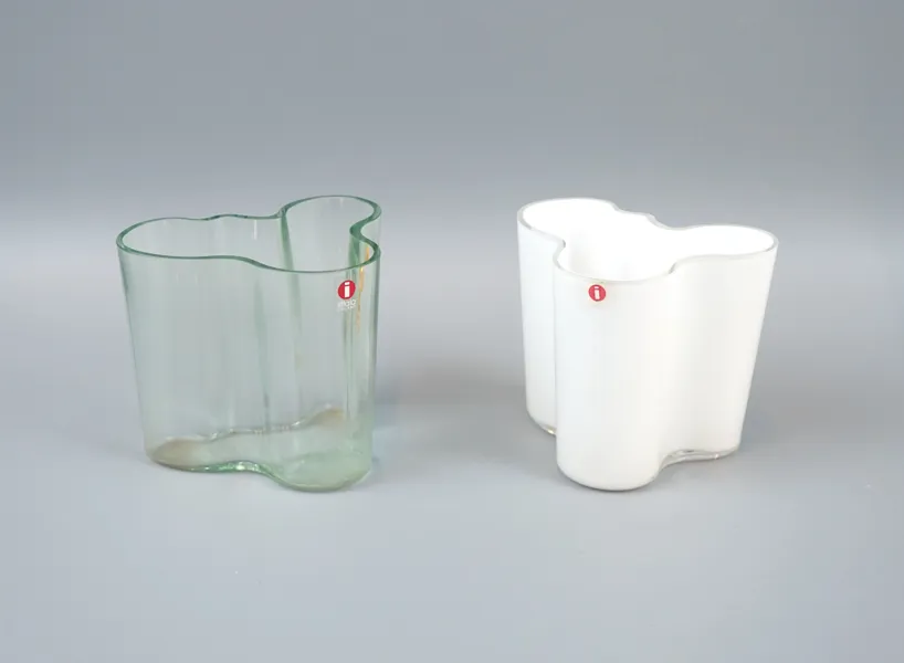 Alvar Aalto, vaser, 2 st, glas, ''Savoy'', Iittala, Finland.