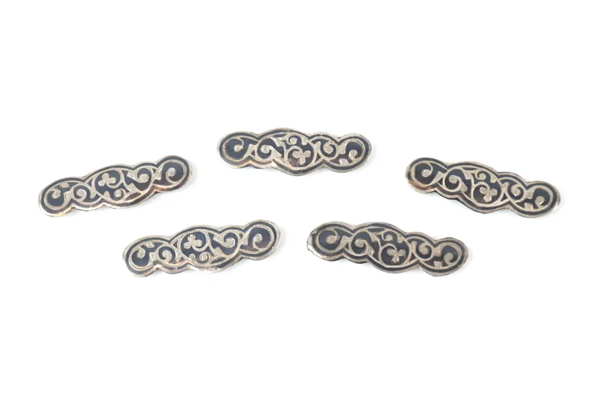 Spännen, 5 st, silver med neilloarbete, Ryssland, 1800/1900-tal.