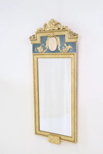 Väggspegel, gustaviansk stil, förgylld träram.