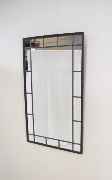 Väggspegel, järnram, blyinfattat glas.