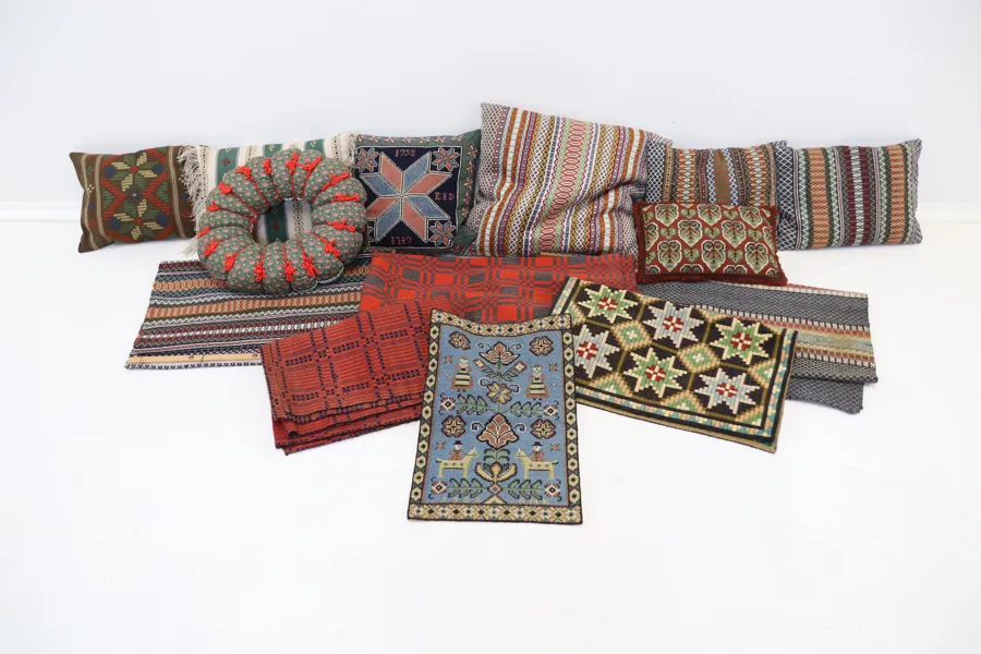 Kuddar m.m, 14 delar, textil.