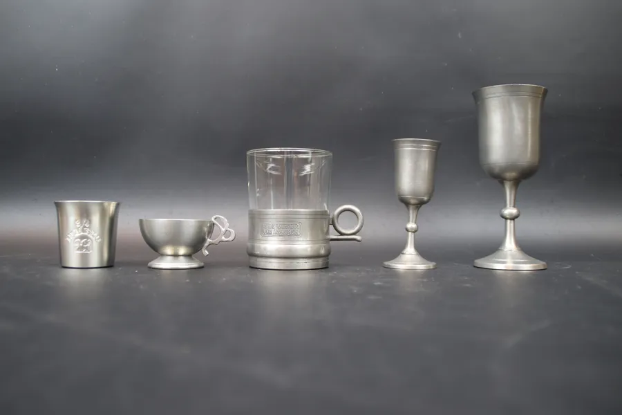 Glasservisdelar, 47 st, tenn, olika modeller.