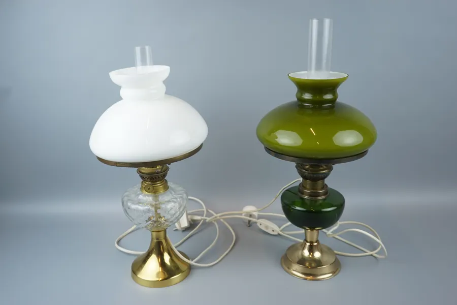 Fotogenlampor, 2 st, elektrifierade, glas/metall.