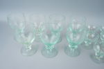 Vinglas och likörglas, 7+10 st, gröntonat glas, etsad dekor, Trelleborg, 1900-tal.