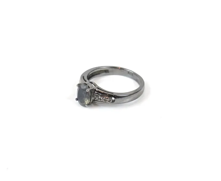 Ring, sterlingsilver med labradorit och rosenslipade diamanter, samtida.