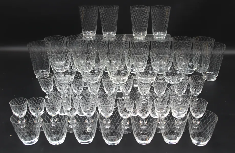 Vicke Lindstrand, glasservis, 59 delar, "Sickan", Kosta Boda.