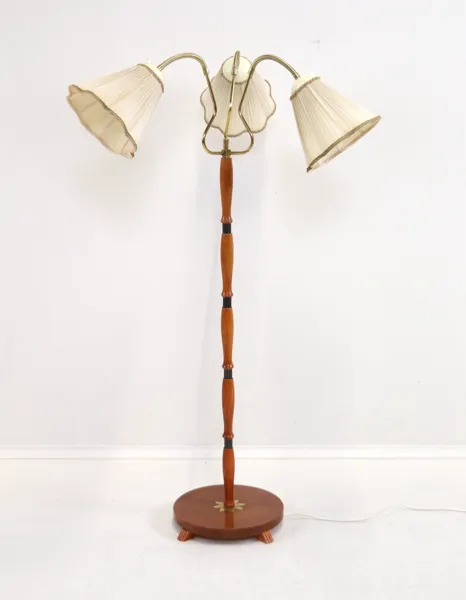 Golvlampa, 3 ljuspunkter, justerbara, trä/metall, Örsjö Armaturer.