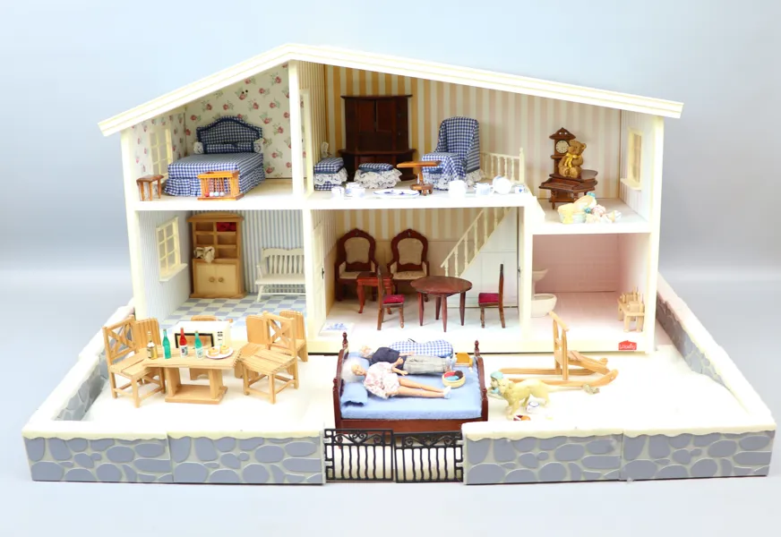 Dockhus med tillbehör, Lundby.