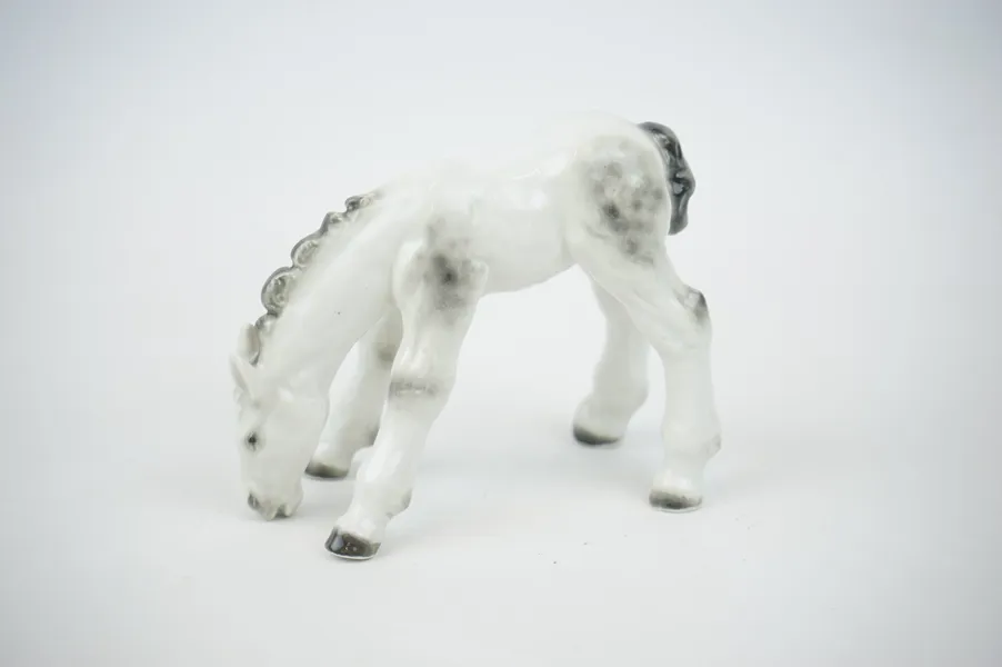 Figurin, häst, porskin, Schaubach Kunst.
