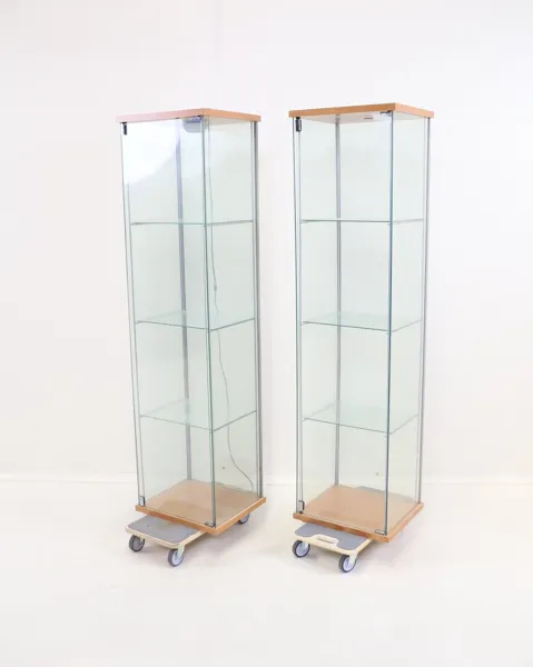 Vitrinskåp, ett par, glas/metall, IKEA.