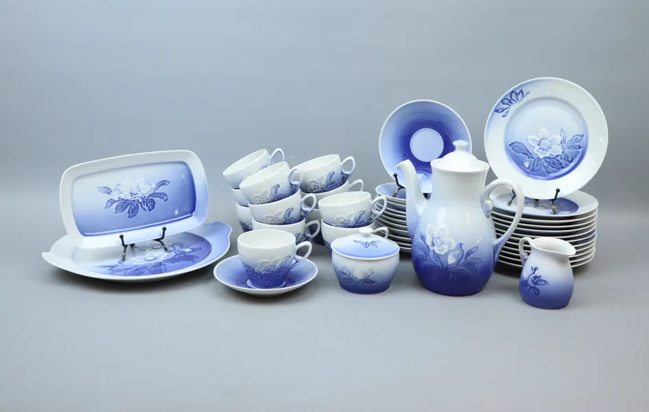 Kaffeservis, 29 delar, porslin, "Julros", Bing & Grøndahl.