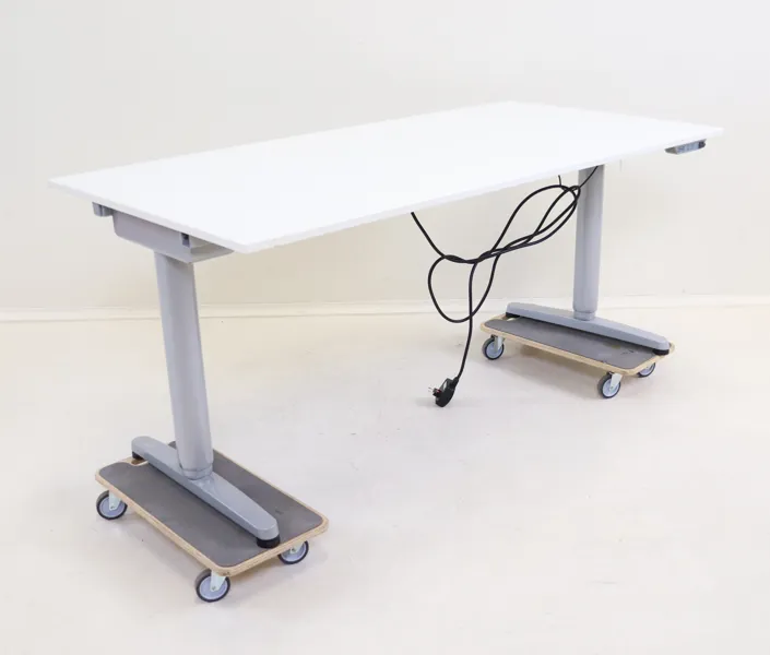 Skrivbord, höj/sänkbart, "Galant", IKEA.